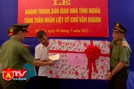 Khánh thành nhà tình nghĩa, tặng gia đình Liệt sĩ CAND Chử Văn Khánh