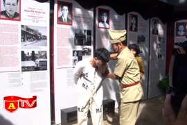 Triển lãm trưng bày “Cung trầm Tháng 7” tại Khu di tích Nhà tù Hỏa Lò