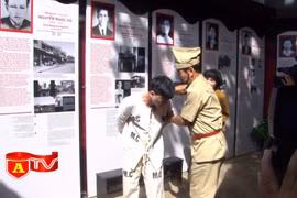 Triển lãm trưng bày “Cung trầm Tháng 7” tại Khu di tích Nhà tù Hỏa Lò