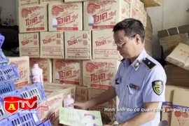 Phát hiện cơ sở kinh doanh nước tẩy toilet có dấu hiệu giả mạo nhãn hiệu