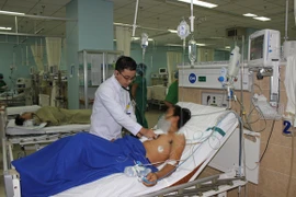 Một bệnh nhân bị nhồi máu cơ tim được cứu sống sau 12 lần sốc điện