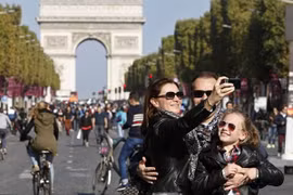 Pháp biến đại lộ Champs Elysees thành phố đi bộ