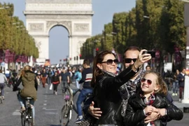 Pháp biến đại lộ Champs Elysees thành phố đi bộ