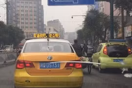 Thuê 1.407 taxi đăng lời xin lỗi vợ