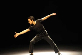  Nghệ sỹ trẻ Hoàng Tùng độc diễn kịch câm