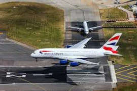 Máy bay hỏng 2 bánh, phi công vẫn hạ cánh an toàn