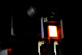 Bóng đèn sợi đốt trở lại với công nghệ "tái chế ánh sáng"