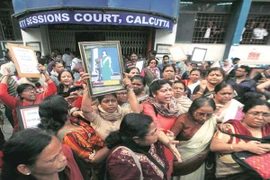 Ấn Độ kết án tử hình 3 kẻ hiếp dâm tập thể