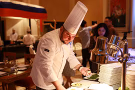 Xem đầu bếp trổ tài tại Tuần lễ ẩm thực Nga 