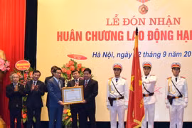 Bảo tàng Lịch sử quốc gia đón Huân chương Lao động hạng Nhất 