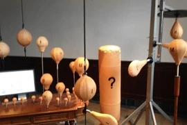 Đánh máy bằng… nắm đấm