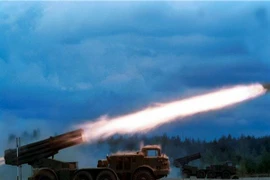 Ukraine di chuyển tên lửa đa nòng Uragan đến khu vực an ninh miền đông