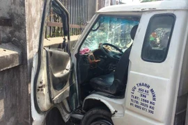 Người lái "xe ôm" thoát chết trong gang tấc khi tránh kịp tai nạn