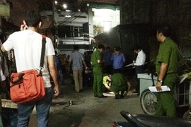 Cầm dao xông vào nhà, đâm gục người đàn ông đang ngồi nhậu