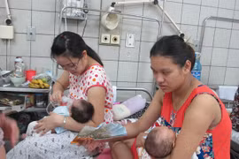 Giao mùa, hàng trăm trẻ nhập viện mỗi ngày 