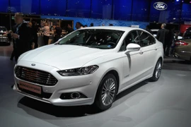 Cận cảnh Ford Mondeo 2015 lần đầu ra mắt tại Paris Motor Show