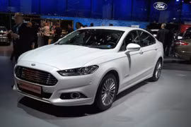 Cận cảnh Ford Mondeo 2015 lần đầu ra mắt tại Paris Motor Show