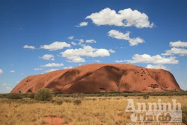 Bảy ngày vòng quanh Australia (1): Bí ẩn núi thiêng Uluru - Hòn đá giời ban