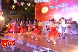 Công an Hà Nội mang Tết Trung thu đến với gần 1.000 em nhỏ