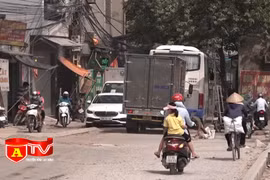 Tuyến đường liên xã ở huyện Thanh Trì xuống cấp nghiêm trọng