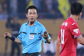 "Bẻ còi" ngày khai màn V-League, trọng tài Nguyễn Đức Vũ bị xử điểm?