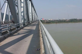 Mẹ ôm con gái 4 tháng tuổi nhảy cầu tự tử