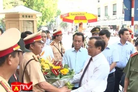 Đồng chí Phạm Quang Nghị chúc mừng các đơn vị thuộc Công an Hà Nội 