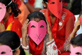 “Ông tơ, bà nguyệt” cho người có HIV 