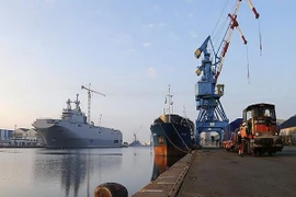 Tàu sân bay chở trực thăng Mistral bị rao bán trên internet