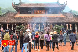 Chùa Hương bảo đảm phòng, chống dịch ngày đầu mở cửa đón khách