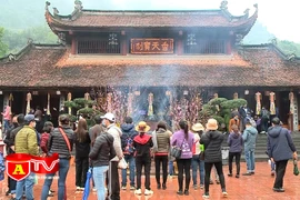 Chùa Hương bảo đảm phòng, chống dịch ngày đầu mở cửa đón khách