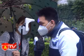 Hà Nội: Ngày đầu học sinh từ lớp 7 đến lớp 12 đi học trở lại