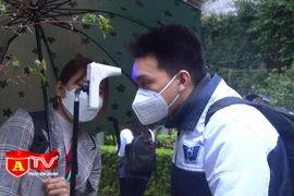 Hà Nội: Ngày đầu học sinh từ lớp 7 đến lớp 12 đi học trở lại