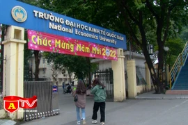 Hà Nội: Sinh viên đại học trở lại giảng đường