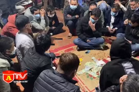 Triệt phá ổ nhóm đánh bạc chuyên nghiệp trong khu dân cư