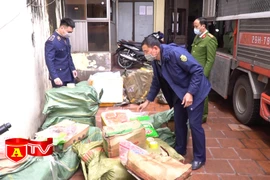 Phát hiện gần 5 tấn thực phẩm có dấu hiệu hư hỏng, không rõ nguồn gốc xuất xứ