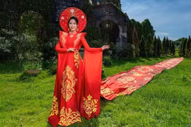 Chiếc áo dài nặng 200kg lập kỷ lục Guinness Việt Nam