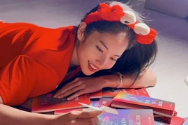 Người đẹp Nam Anh ra sách, nói về hành trình từ "đen" đến "đỏ"