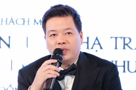 Đăng Dương từng phải "ém" việc học hát, thập thò ngoài cửa nghe giảng "trộm"