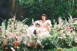 "Bạch Khổng Tước" Hoàng Mỹ An ra MV sau khi lộ diện tại "Ca sĩ mặt nạ"