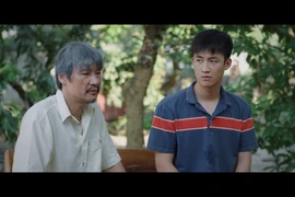 NSƯT Võ Hoài Nam làm nghề "đóng quan tài, vớt xác" nuôi 3 con trong phim mới của VTV