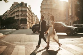 Á hậu Phương Anh tung ảnh cưới chụp tại tháp Eiffel