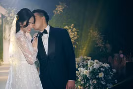 Á hậu Phương Anh rạng rỡ bên chồng trong ngày trọng đại