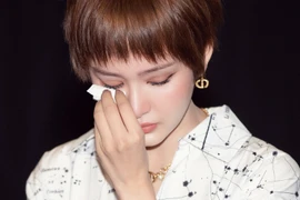 Thêm một đêm nhạc có Hiền Hồ bị hủy trước sự phản ứng gay gắt từ khán giả 