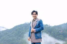 Đan Trường trở lại với MV hát về tình yêu đôi lứa