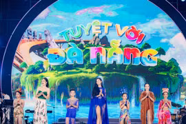 Nhà thiết kế Châu Loan trình làng BTS "Nắng biển" tại "Lễ hội tận hưởng mùa hè 2023"
