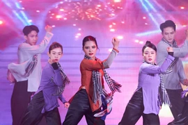 Thí sinh "Hoa hậu Hoàn vũ Việt Nam 2023" trổ tài làm gốm, DJ, thiết kế 