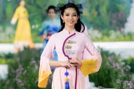 Nhà thiết kế dân tộc Tày với bộ sưu tập áo dài "Việt Nam gấm hoa"