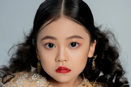 Tiết lộ về gương mặt người mẫu 6 tuổi gây "sốt" sàn diễn Việt