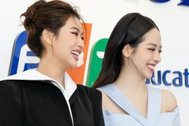 Hai Hoa hậu nhận học bổng 400 triệu đồng/ suất